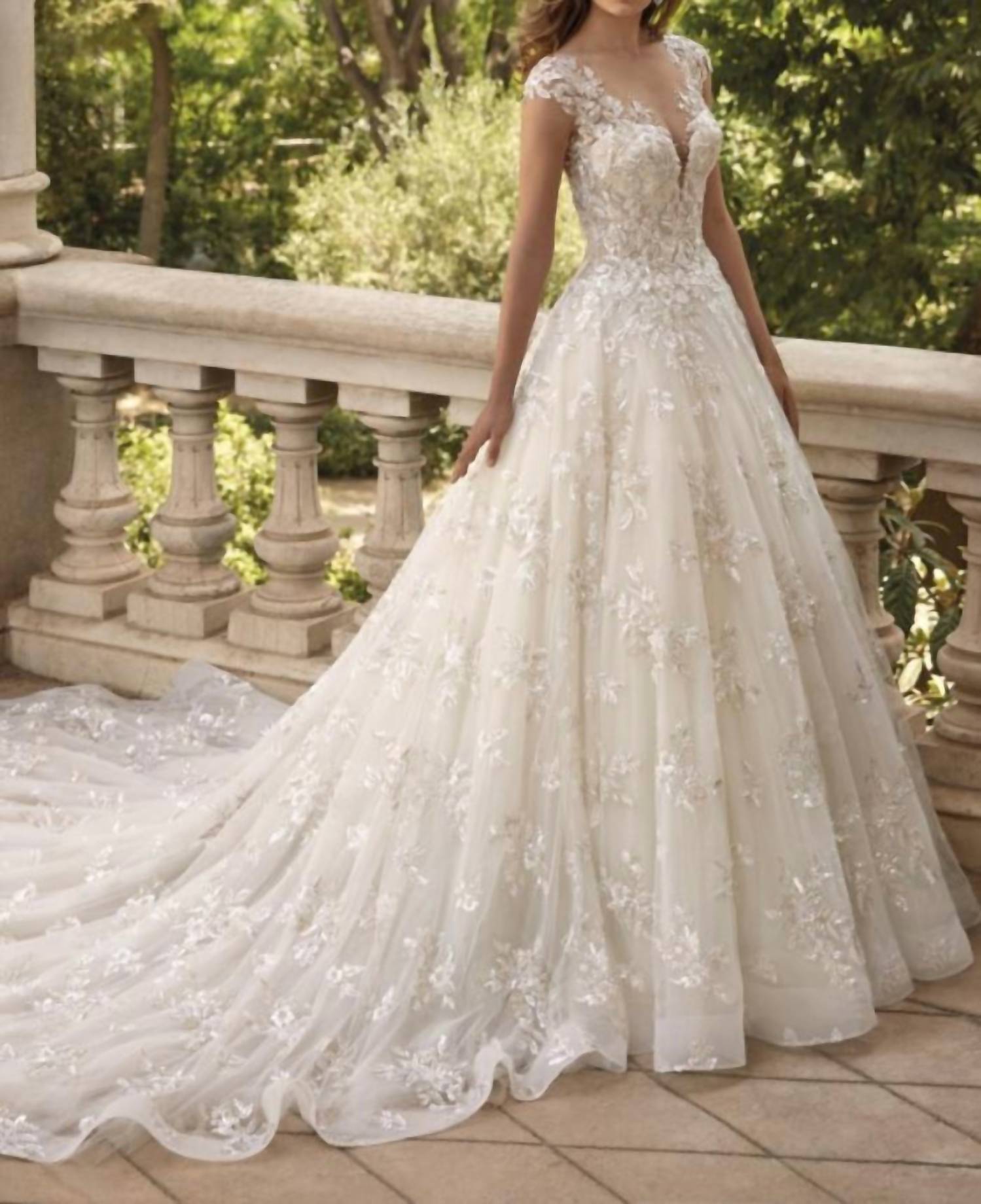 Платье Oriana в многоцветном/прозрачном/телесном/натуральном оттенке Demetrios
Платье Oriana в многоцветном/прозрачном/телесном/натуральном оттенке Demetrios