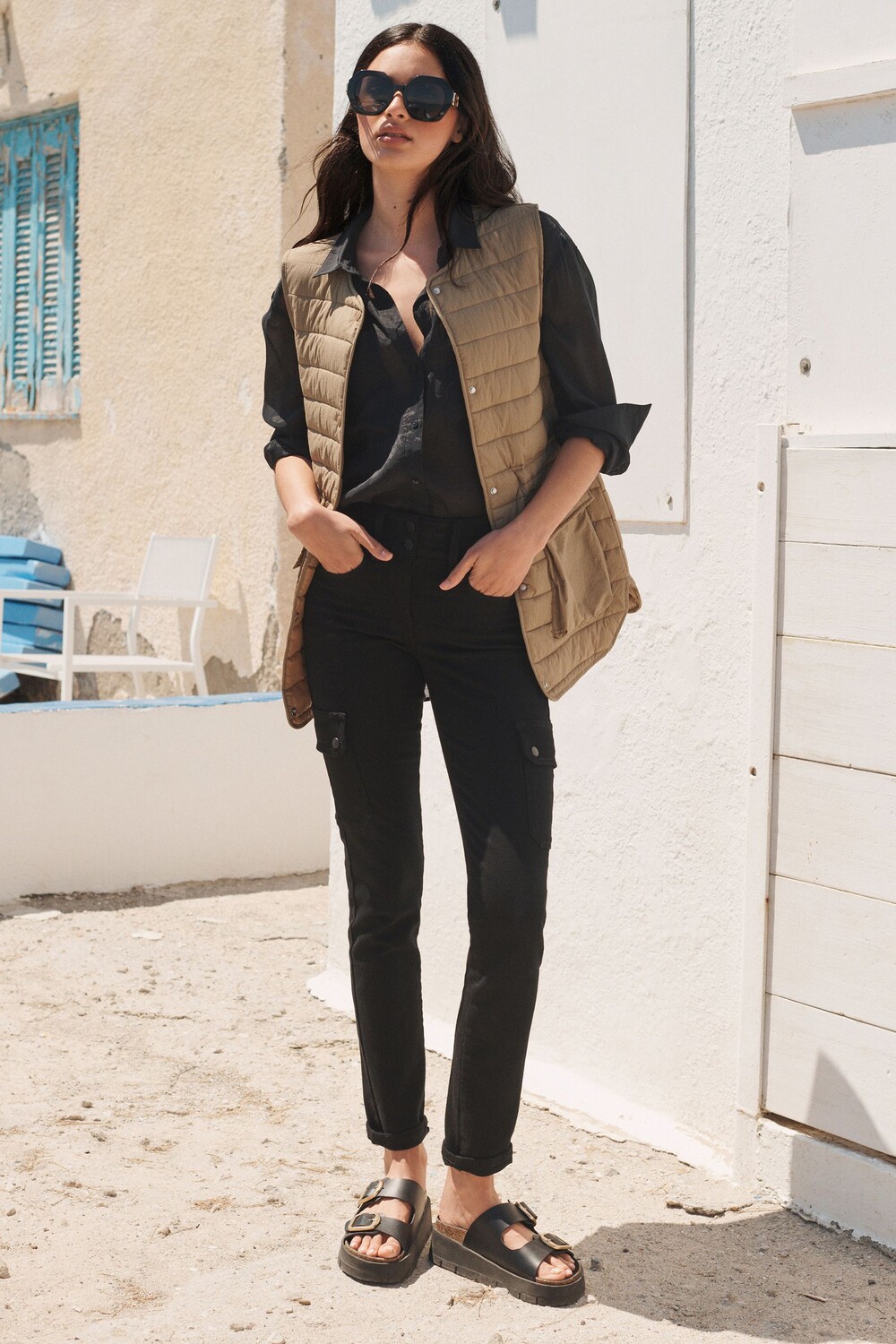 Приталенные джинсы-карго стройнят и формируют фигуру Next, черный
Приталенные джинсы-карго стройнят и формируют фигуру Next, черный