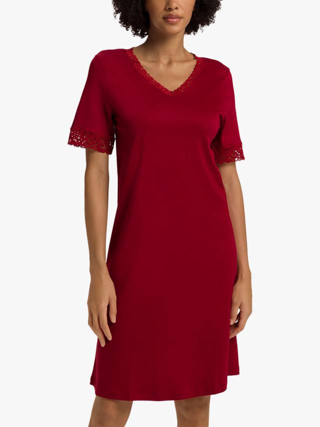 Ночная сорочка с V-образным вырезом и кружевной отделкой Moments Hanro, Red Dahlia
Ночная сорочка с V-образным вырезом и кружевной отделкой Moments Hanro, Red Dahlia