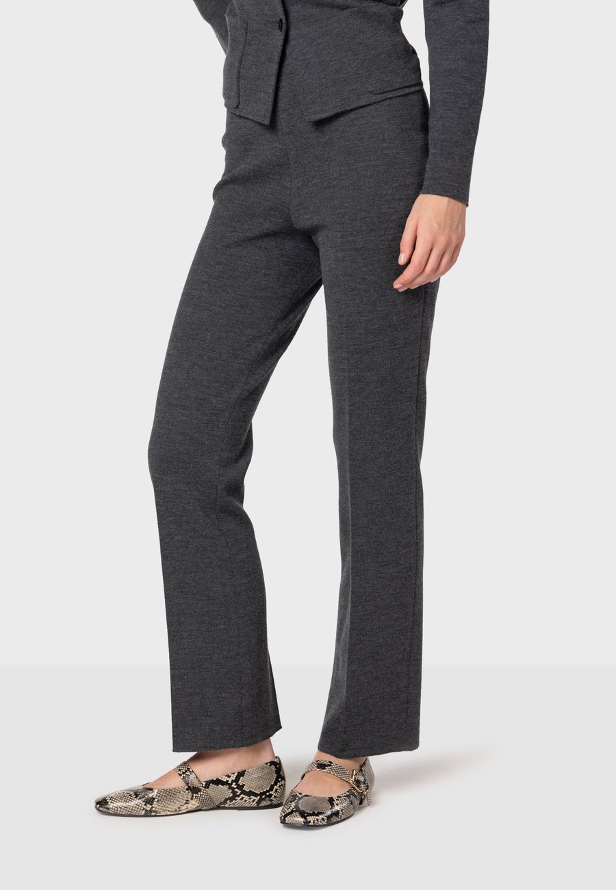 Брюки NAULOVER Trousers, Mottled Dark Grey/Dark Grey
Брюки NAULOVER Trousers, Mottled Dark Grey/Dark Grey