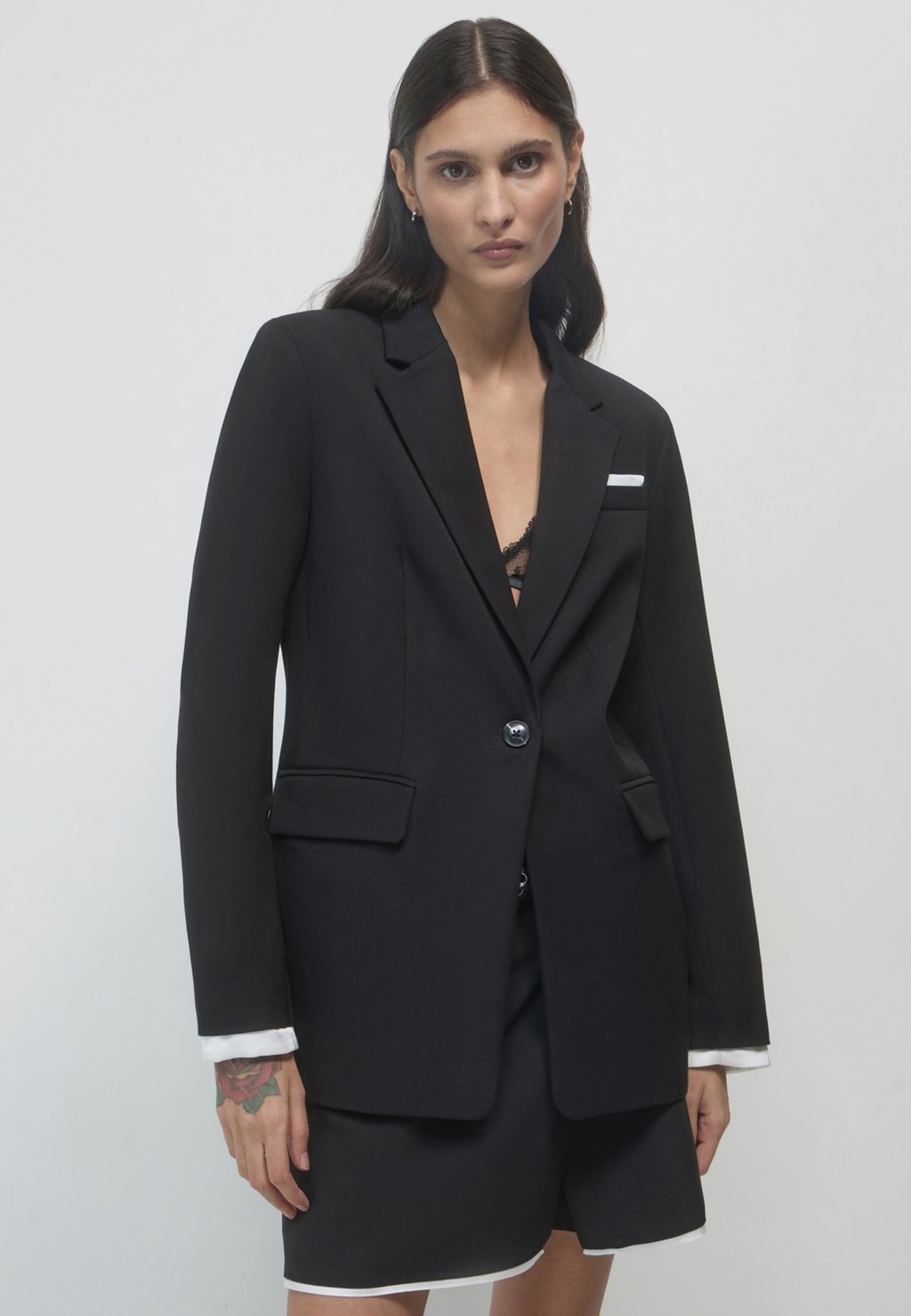 Блейзер MONOPETTO FODERA A CONTRASTO Calliope, черный
Блейзер MONOPETTO FODERA A CONTRASTO Calliope, черный