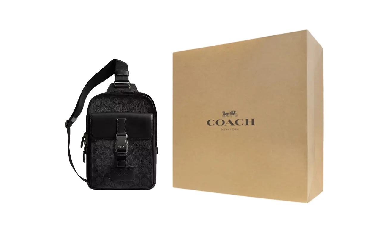 COACH Черный мужской рюкзак-слинг из лакированного полотна малый
COACH Черный мужской рюкзак-слинг из лакированного полотна малый
