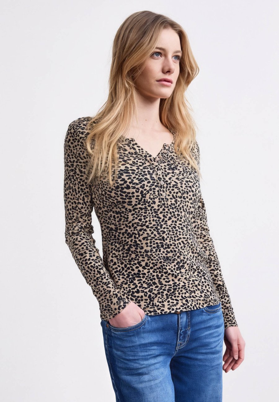 Топ Street One Studio LEO MIT KNOPFLEISTE, Beige/Mottled Beige
Топ Street One Studio LEO MIT KNOPFLEISTE, Beige/Mottled Beige