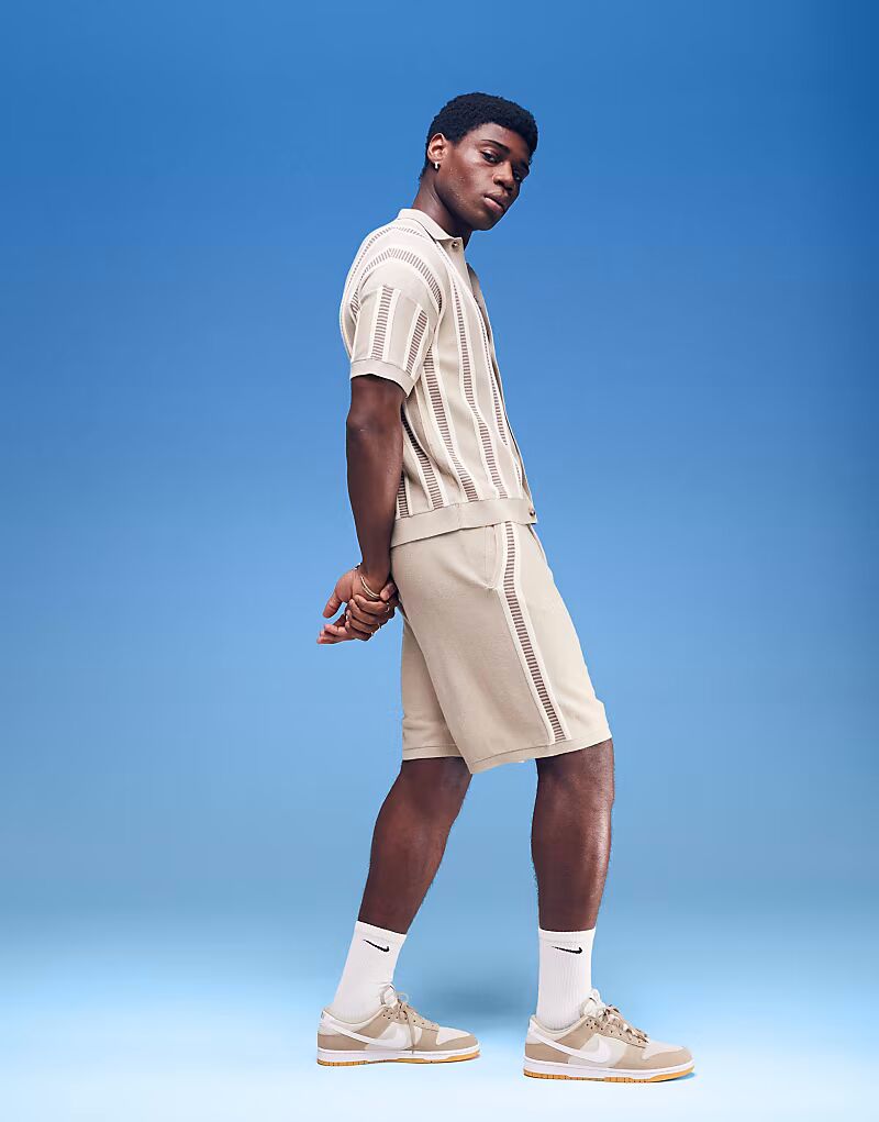 Трикотажные шорты свободного кроя ASOS DESIGN бежевого цвета с фактурной отделкой
Трикотажные шорты свободного кроя ASOS DESIGN бежевого цвета с фактурной отделкой