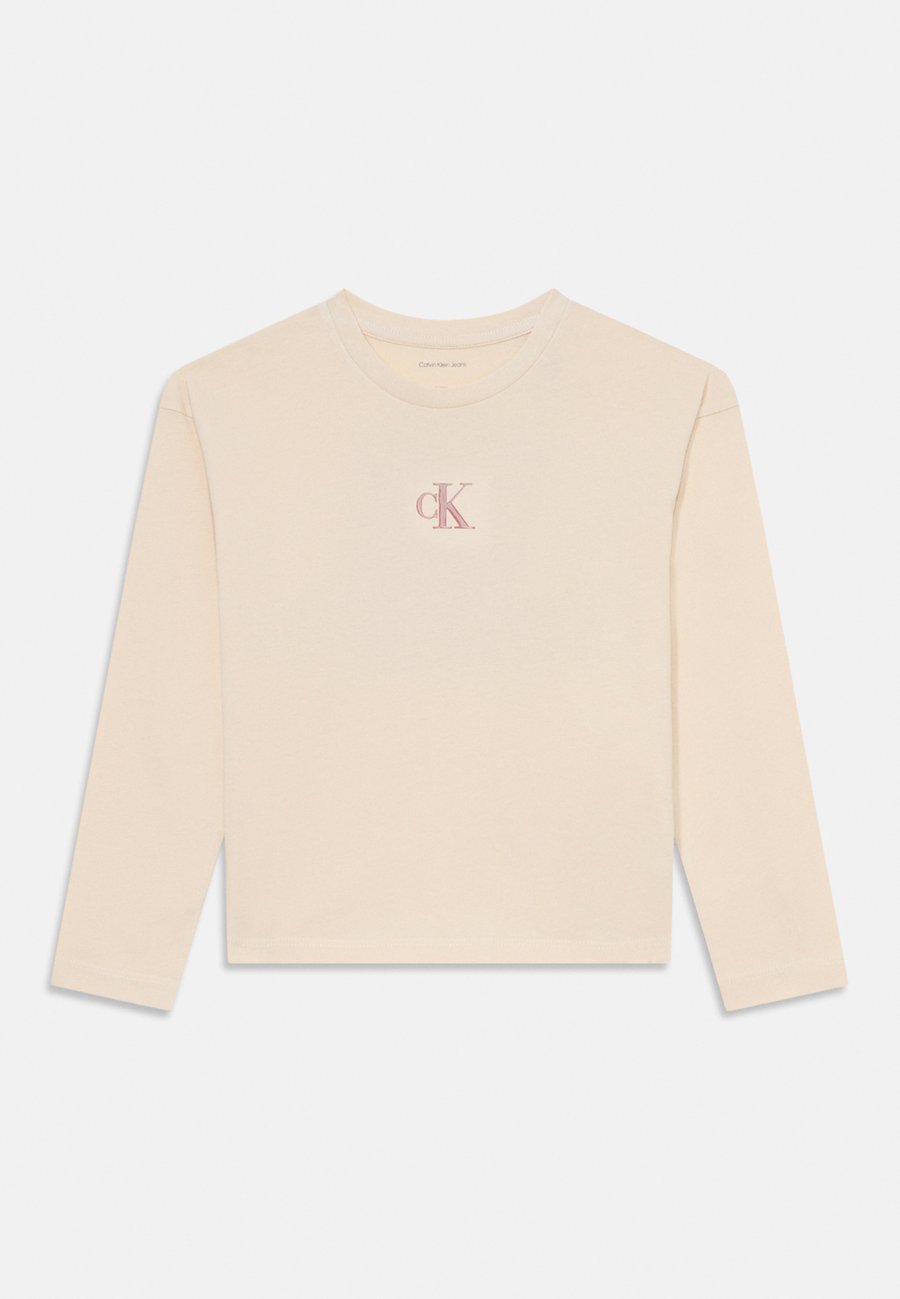 Топ Calvin Klein Jeans BACKPRINT , Whitecap Gray/Off-White
Топ Calvin Klein Jeans BACKPRINT , Whitecap Gray/Off-White