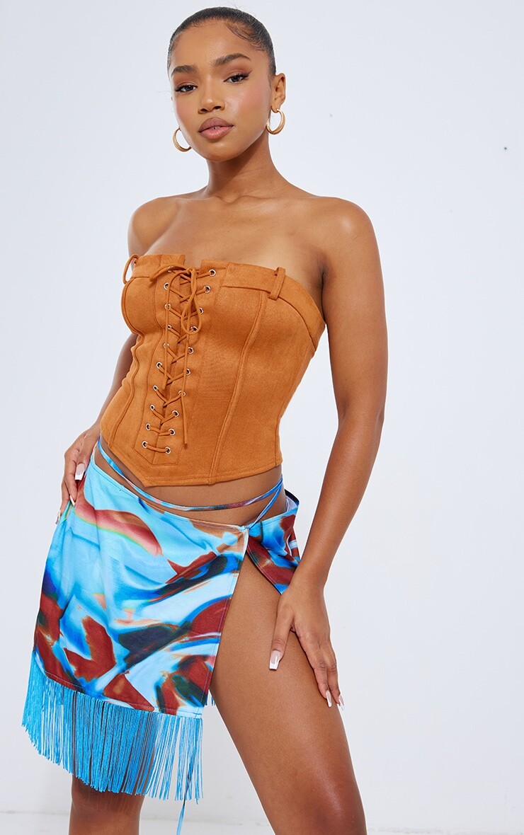PrettyLittleThing Синяя мини-юбка с кисточками и запахом по краю с абстрактным принтом
PrettyLittleThing Синяя мини-юбка с кисточками и запахом по краю с абстрактным принтом