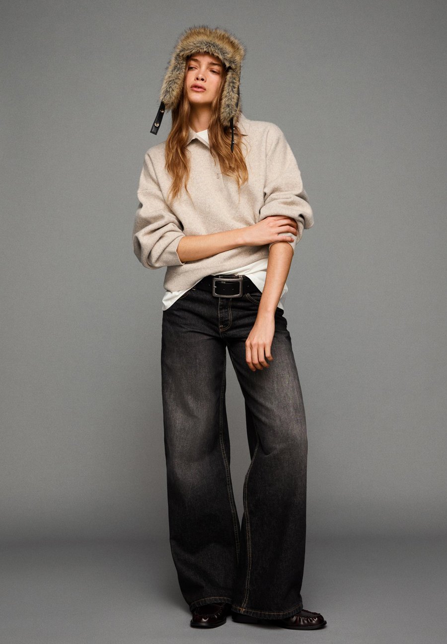 Джемпер Bershka BOXY FIT POLO, Camel
Джемпер Bershka BOXY FIT POLO, Camel