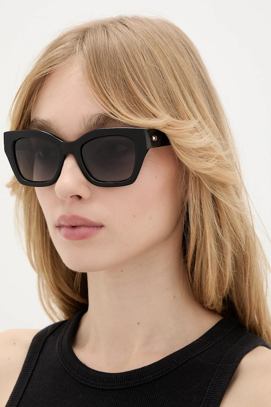 Солнцезащитные очки Tommy Hilfiger, черный
Солнцезащитные очки Tommy Hilfiger, черный