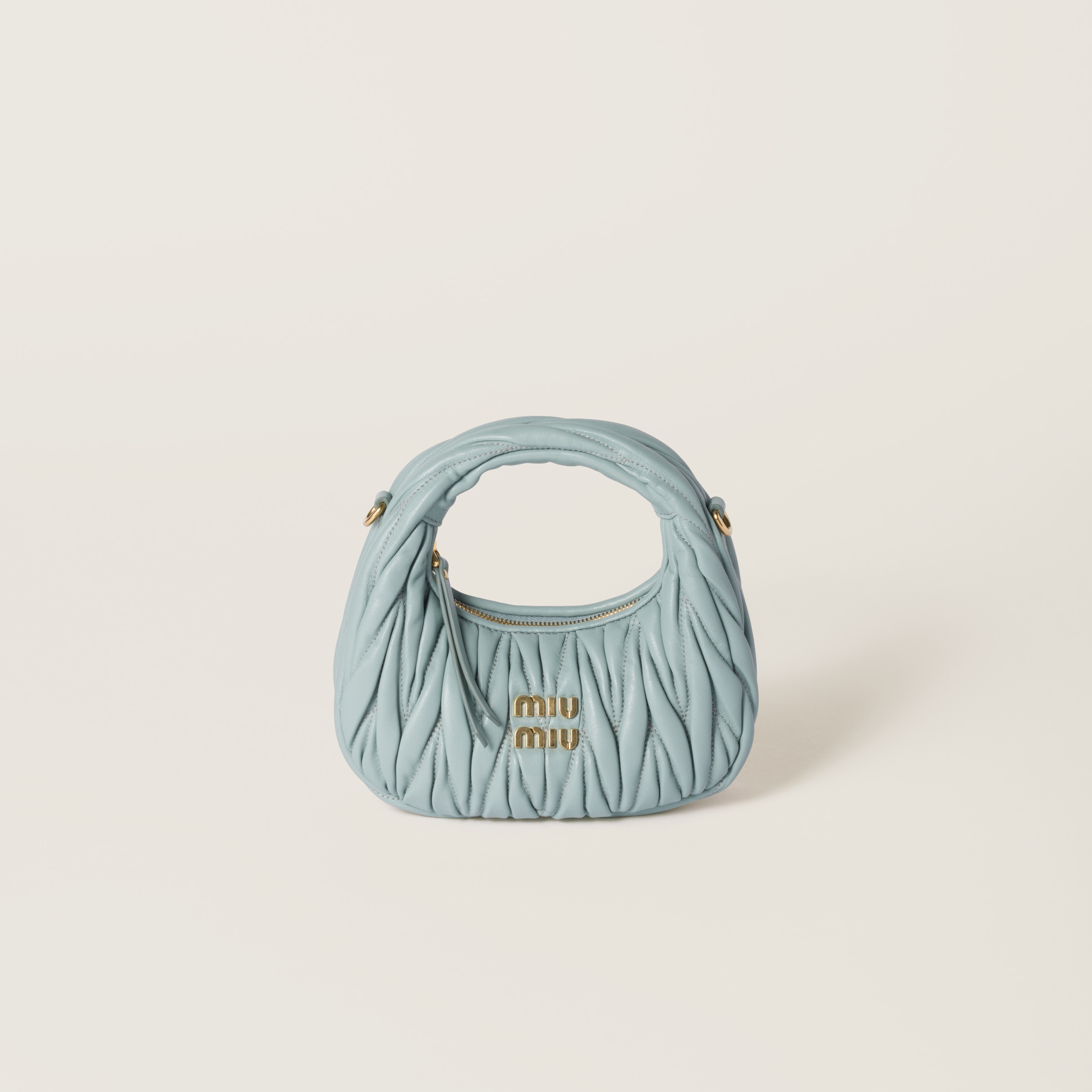 Мини-сумка-хобо Wander из мателассé из наппы MIU MIU, зеленый
Мини-сумка-хобо Wander из мателассé из наппы MIU MIU, зеленый