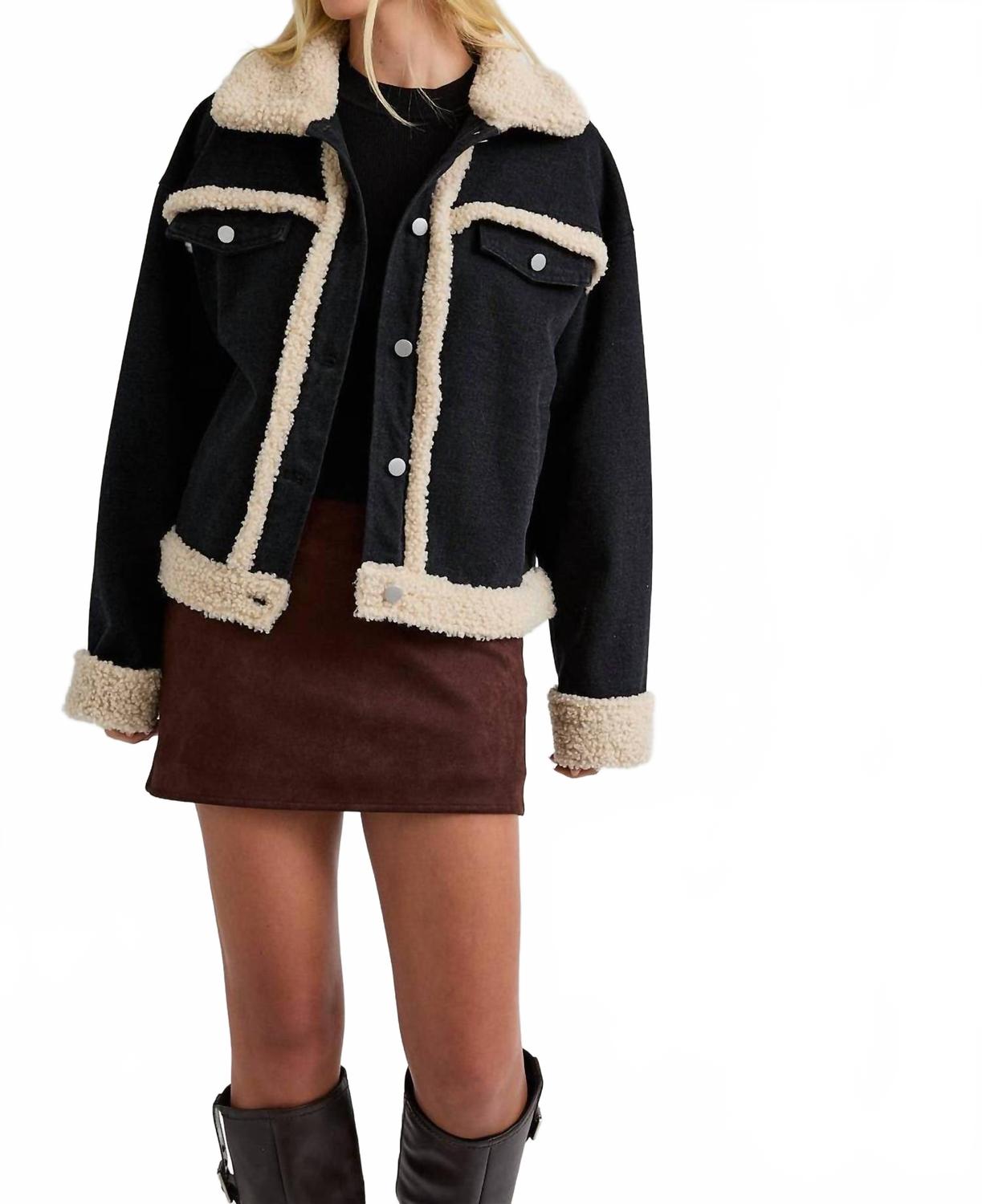 LE LIS Куртка с меховой отделкой из черного денима
LE LIS Куртка с меховой отделкой из черного денима