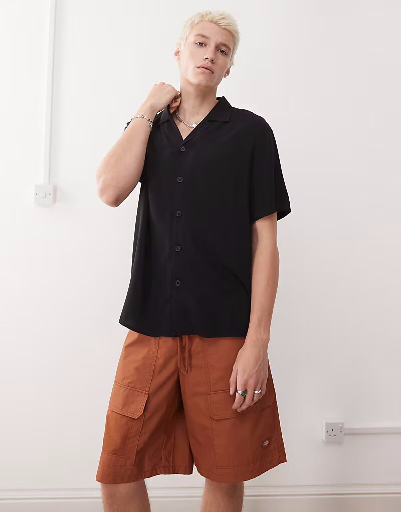 Рубашка из вискозы Reclaimed Vintage черного цвета 
Рубашка из вискозы Reclaimed Vintage черного цвета