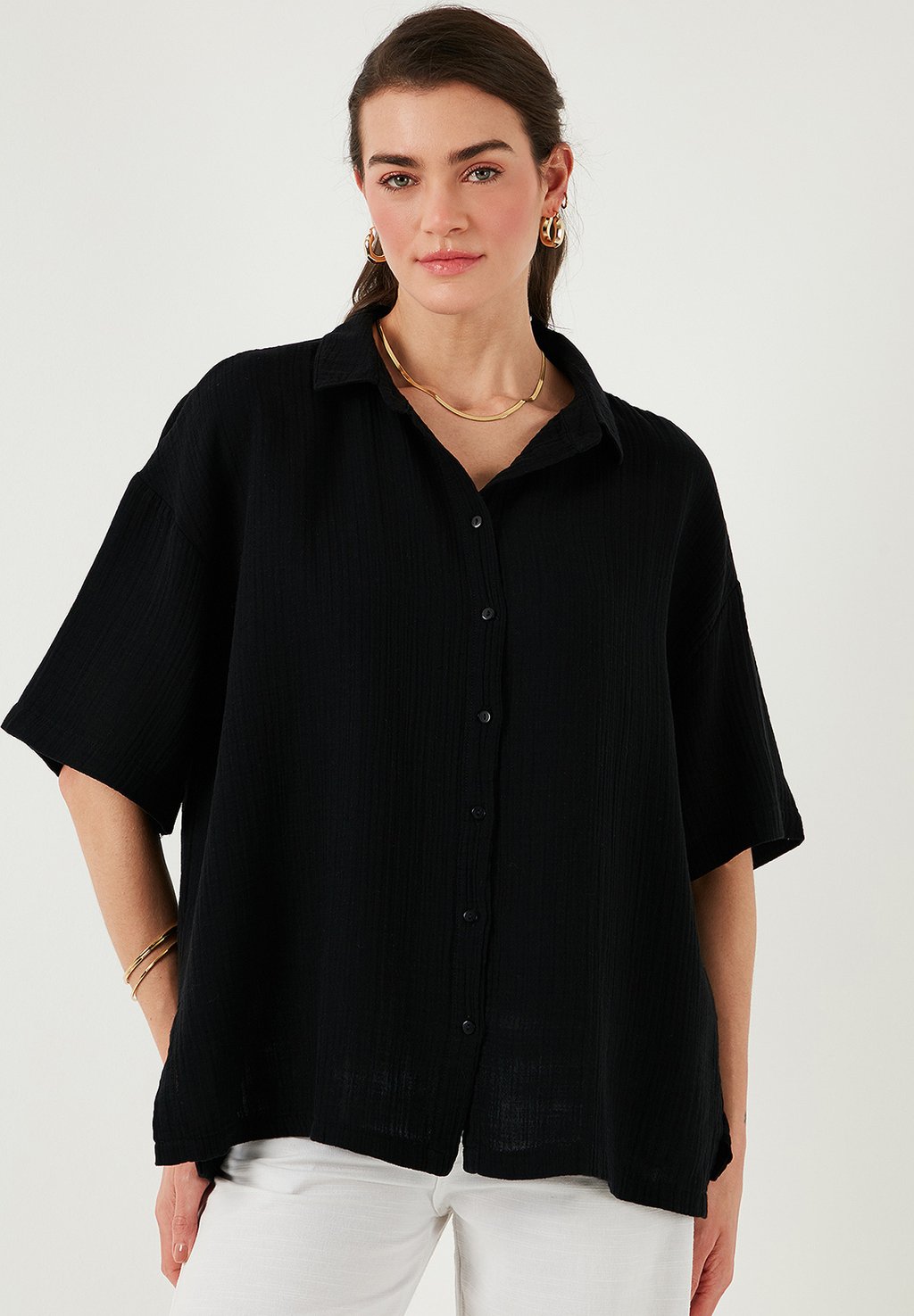 Блузка на пуговицах LELA, черный
Блузка на пуговицах LELA, черный