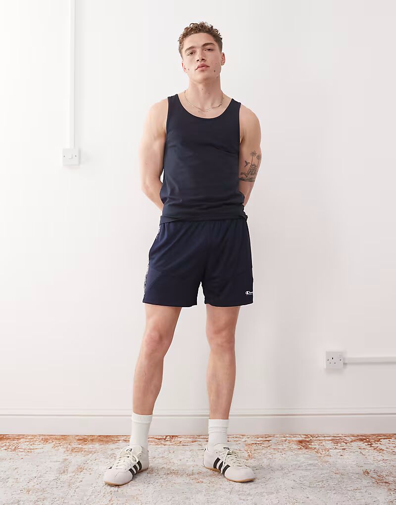 Футбольные шорты Champion темно-синего цвета
Футбольные шорты Champion темно-синего цвета