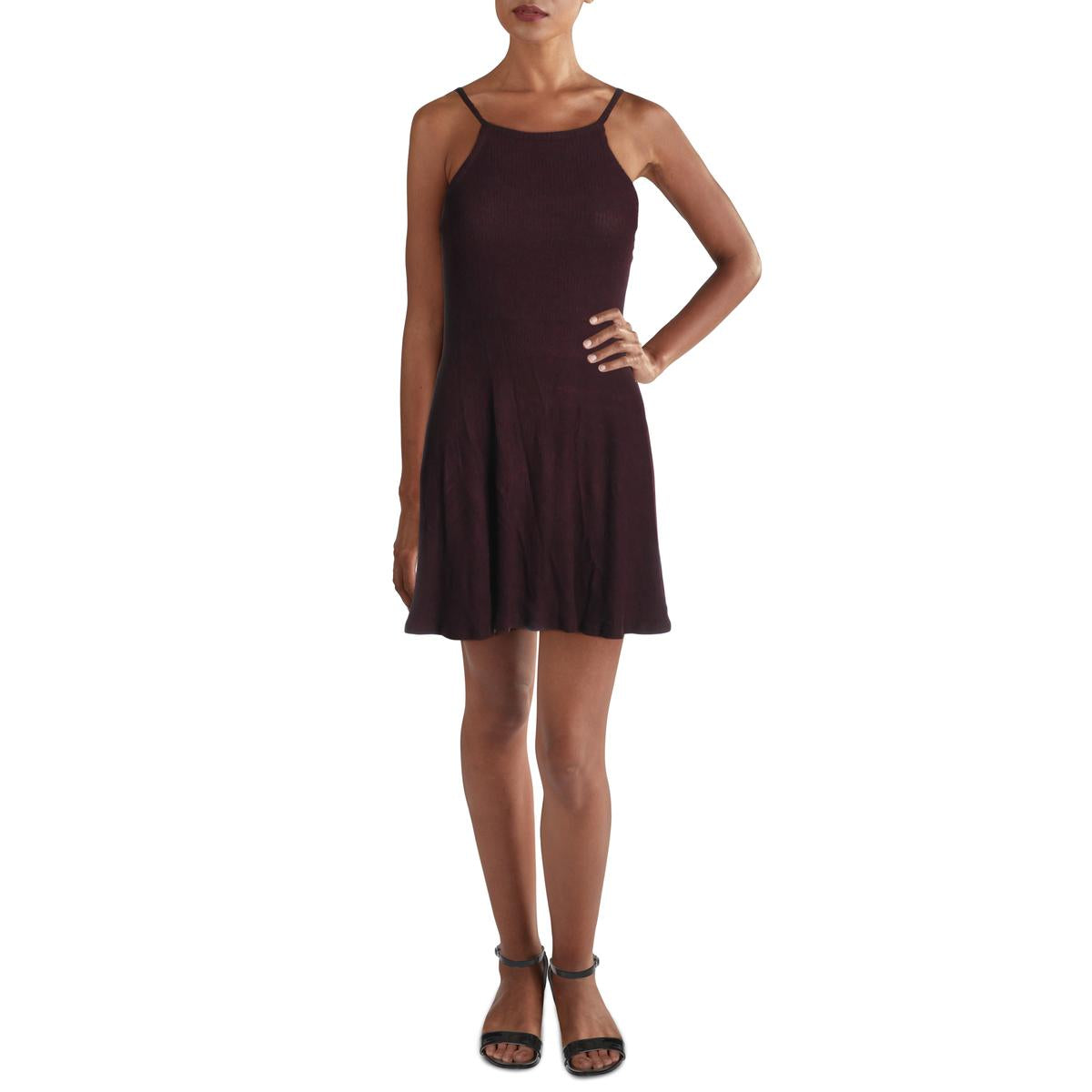 Женское мини-платье без рукавов с бретелью через шею Sadie & Sage, цвет burgundy
Женское мини-платье без рукавов с бретелью через шею Sadie & Sage, цвет burgundy