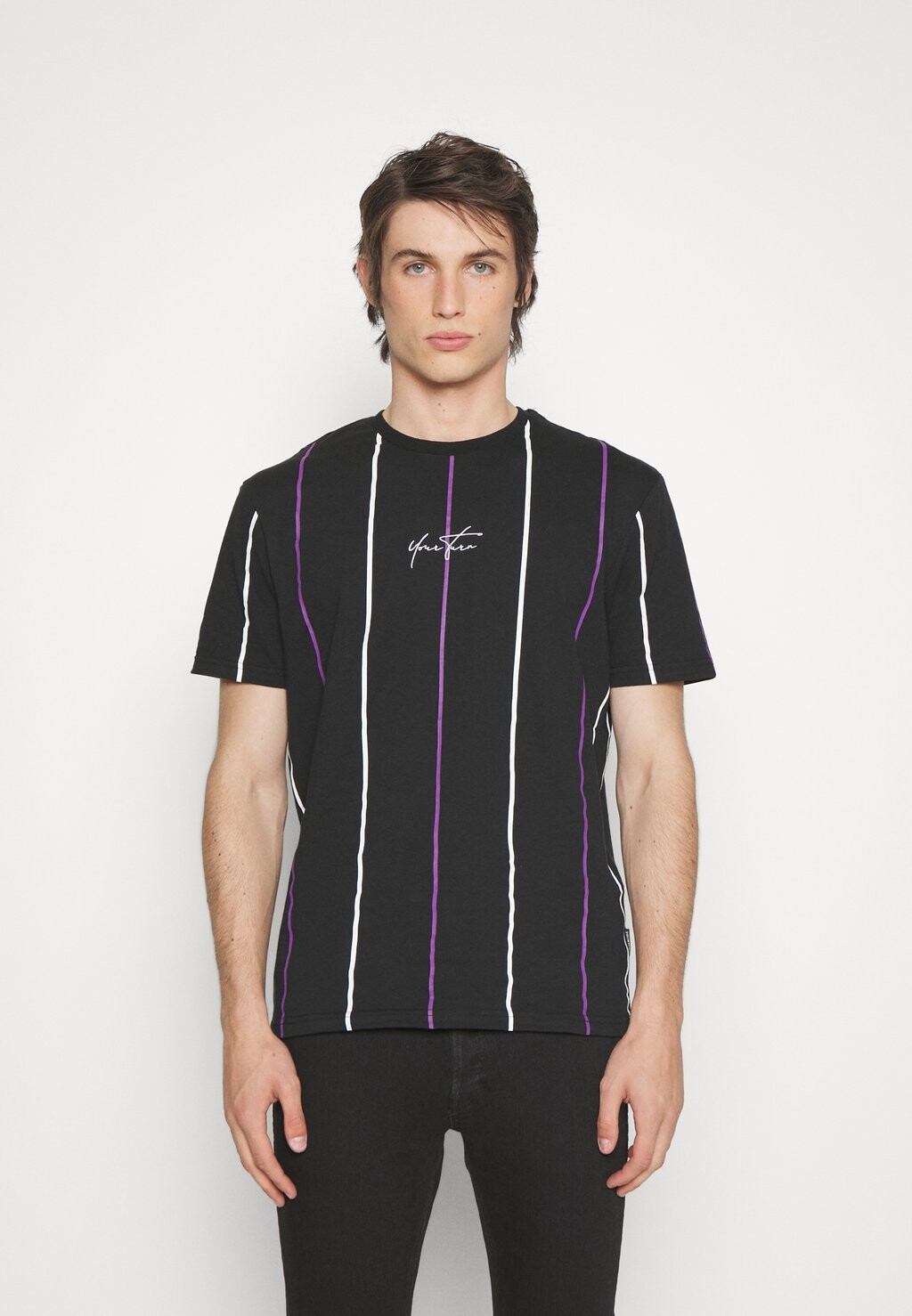 Футболка с принтом YOURTURN, фиолетовый
Футболка с принтом YOURTURN, фиолетовый