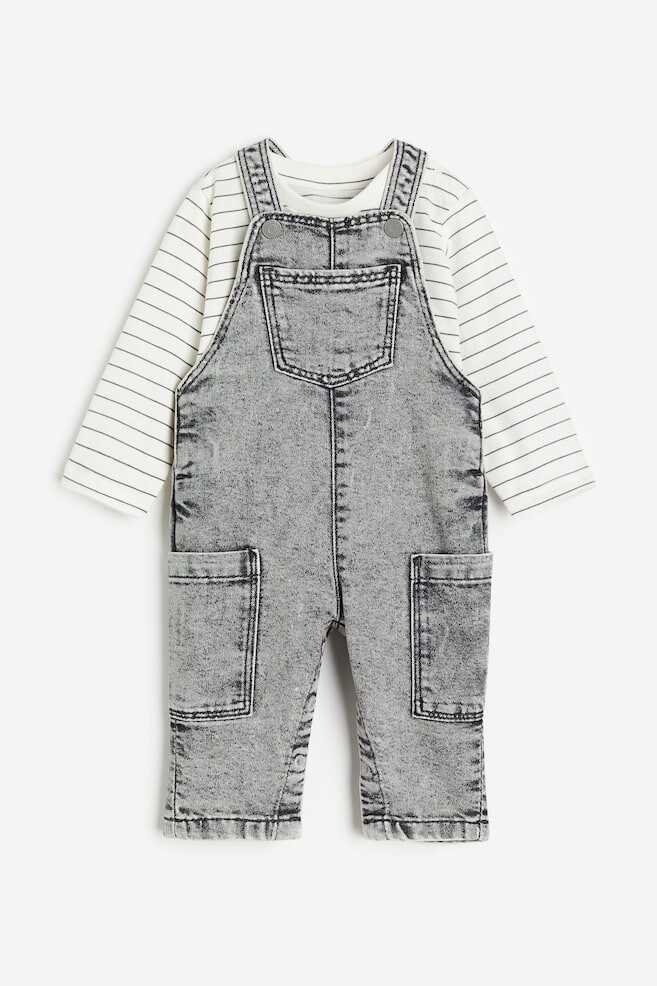 Комплект из двух предметов: рубашка и комбинезон H&M, серый 
Комплект из двух предметов: рубашка и комбинезон H&M, серый