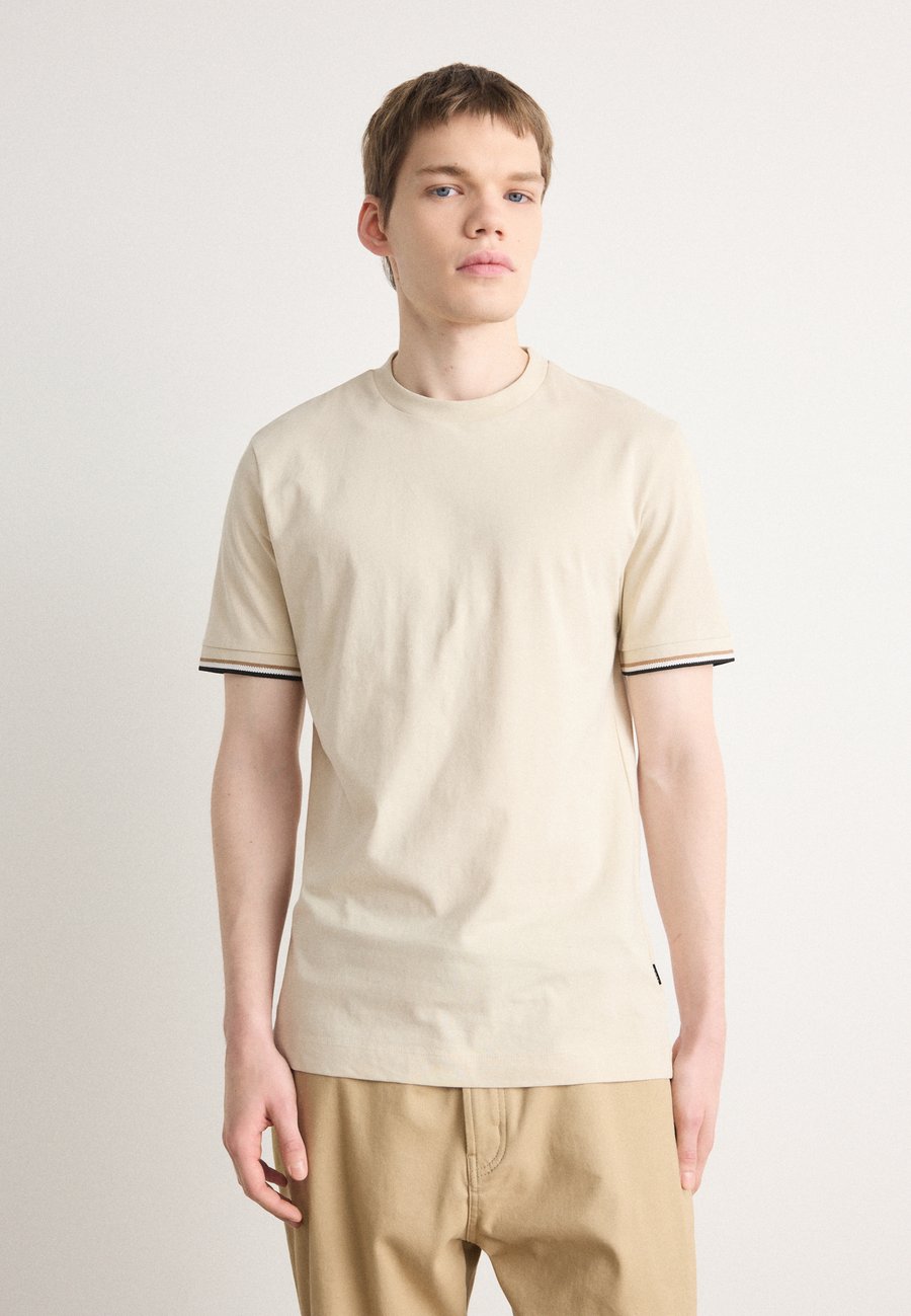 Футболка BOSS THOMPSON, Open White/Off-White, Белый, Футболка BOSS THOMPSON, Open White/Off-White
Футболка BOSS THOMPSON, Open White/Off-White, Белый, Футболка BOSS THOMPSON, Open White/Off-White
