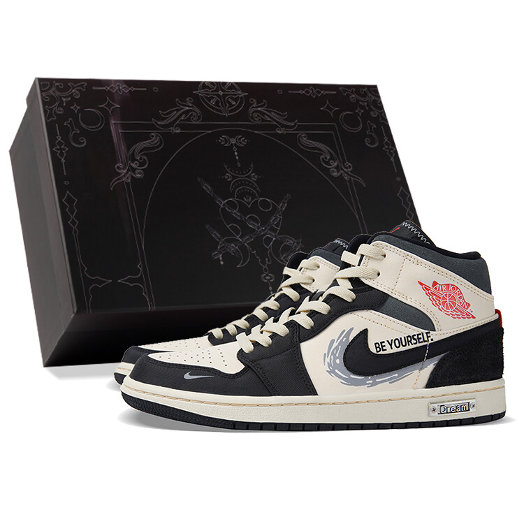 Кроссовки Air Jordan 1 Vintage Basketball Shoes Men Mid-top Black/white, черный/белый
Кроссовки Air Jordan 1 Vintage Basketball Shoes Men Mid-top Black/white, черный/белый