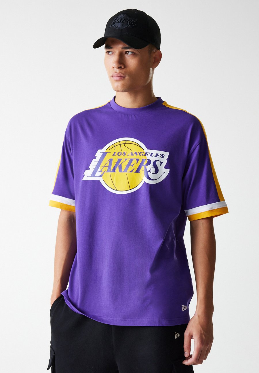 Футболка New Era NBA LOS ANGELES LAKERS PANEL OVERSIZED TEE, Purple, Фиолетовый, Футболка New Era NBA LOS ANGELES LAKERS PANEL OVERSIZED TEE, Purple
Футболка New Era NBA LOS ANGELES LAKERS PANEL OVERSIZED TEE, Purple, Фиолетовый, Футболка New Era NBA LOS ANGELES LAKERS PANEL OVERSIZED TEE, Purple