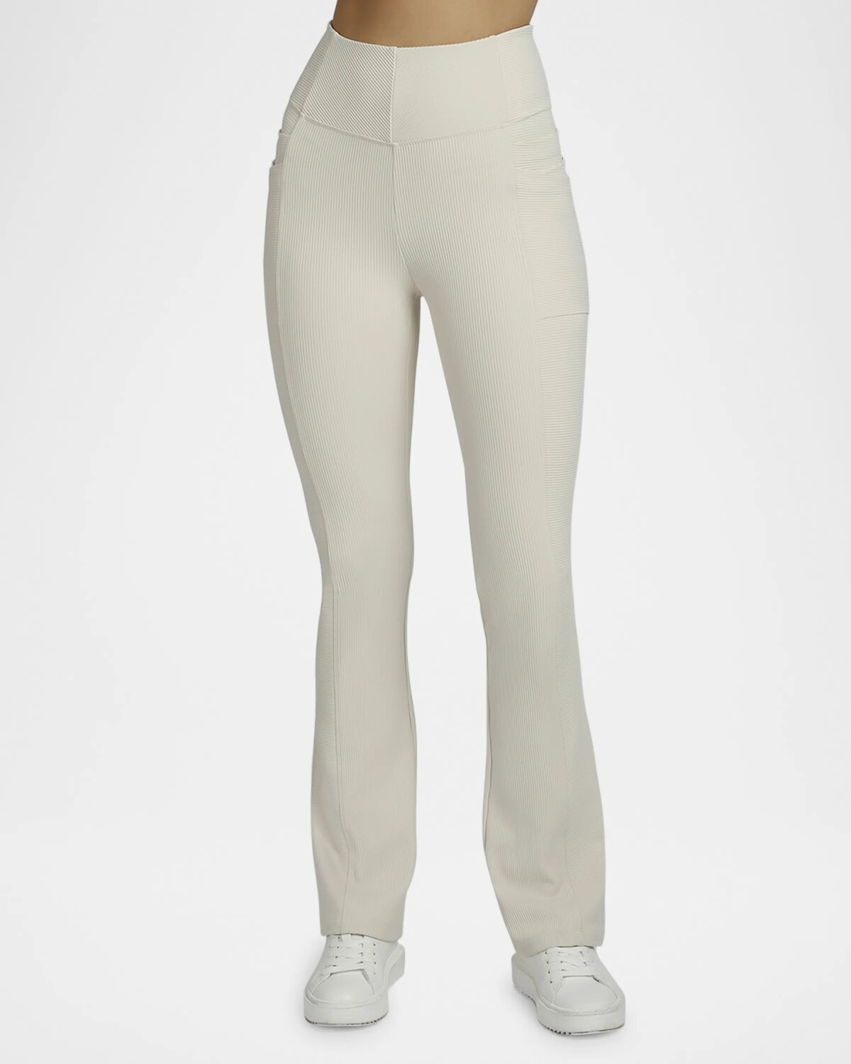 Брюки с направленным ребристым вырезом Blanc Noir, цвет Chalk
Брюки с направленным ребристым вырезом Blanc Noir, цвет Chalk