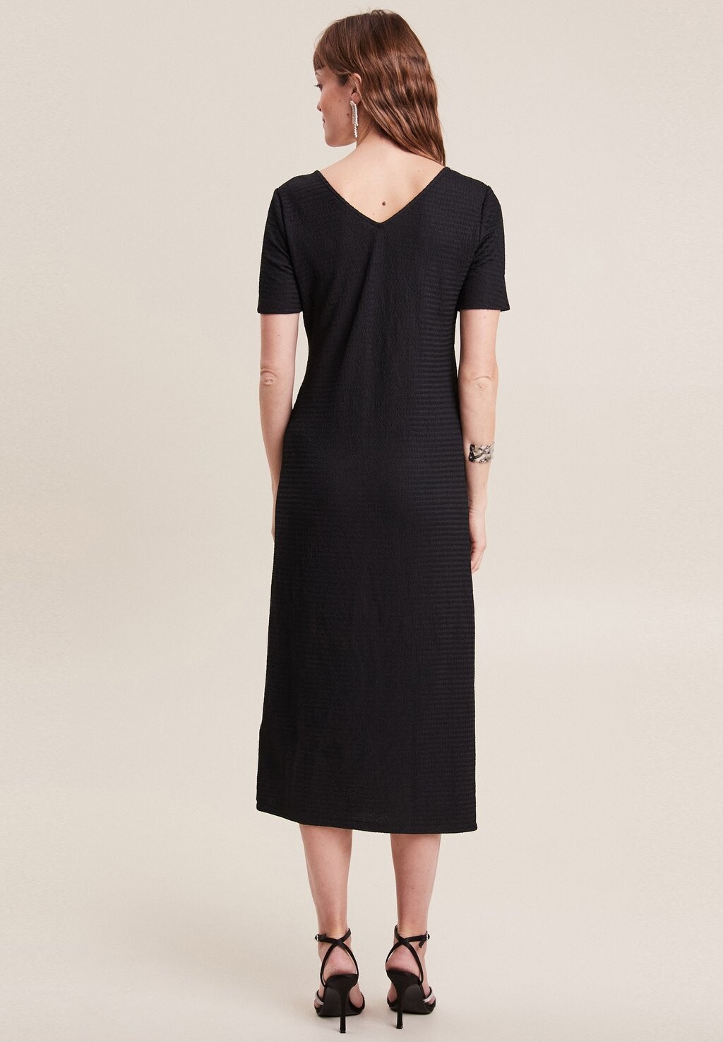 Повседневное платье Eng Anliegendes Breal, черный
Повседневное платье Eng Anliegendes Breal, черный