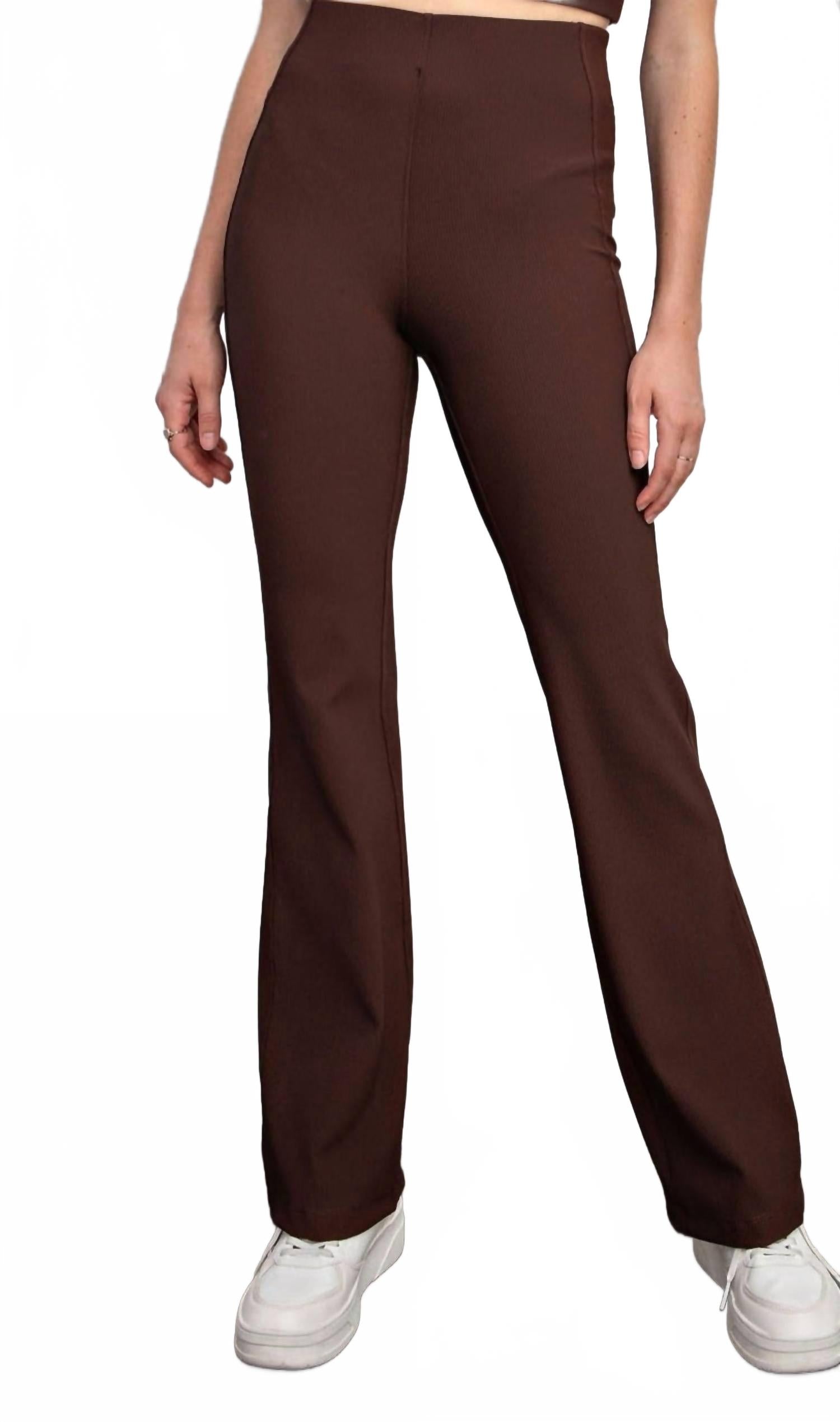 Брюки с защипами из нейлона в коричневом цвете RAE MODE
Брюки с защипами из нейлона в коричневом цвете RAE MODE