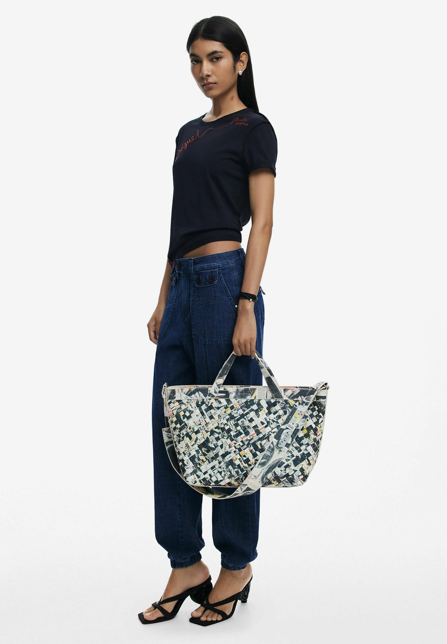 Сумка-шоппер Desigual Tote bag, Material Finishes/Multi-Coloured
Сумка-шоппер Desigual Tote bag, Material Finishes/Multi-Coloured
