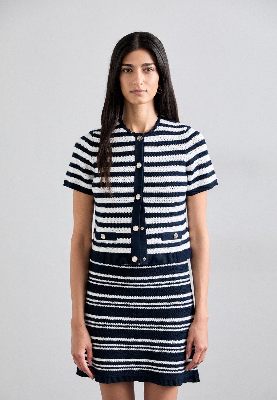 Кардиган Maje Cardigan, Blanc/Marine/White
Кардиган Maje Cardigan, Blanc/Marine/White