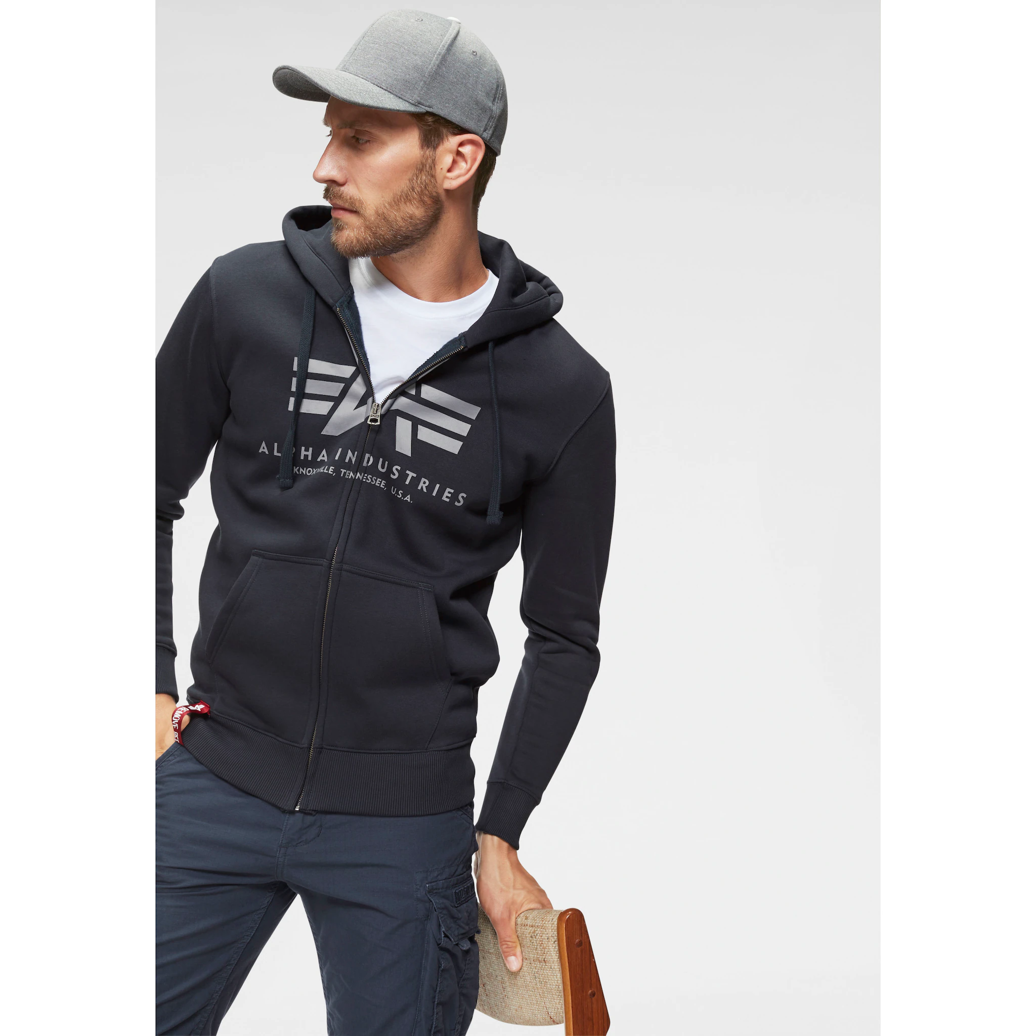 Толстовка с капюшоном Alpha Industries "BASIC ZIP HOODY", цвет морской волны
Толстовка с капюшоном Alpha Industries "BASIC ZIP HOODY", цвет морской волны