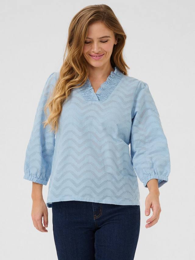 Хлопковая текстурированная блузка victoria с v-образным вырезом KAFFE, средний синий
Хлопковая текстурированная блузка victoria с v-образным вырезом KAFFE, средний синий