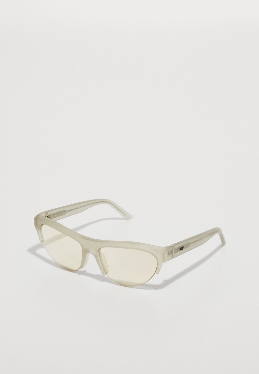 Солнцезащитные очки RETROSUPERFUTURE ORA NEBBIA UNISEX, Nebbia/Silver-Coloured/Silver-Coloured
Солнцезащитные очки RETROSUPERFUTURE ORA NEBBIA UNISEX, Nebbia/Silver-Coloured/Silver-Coloured