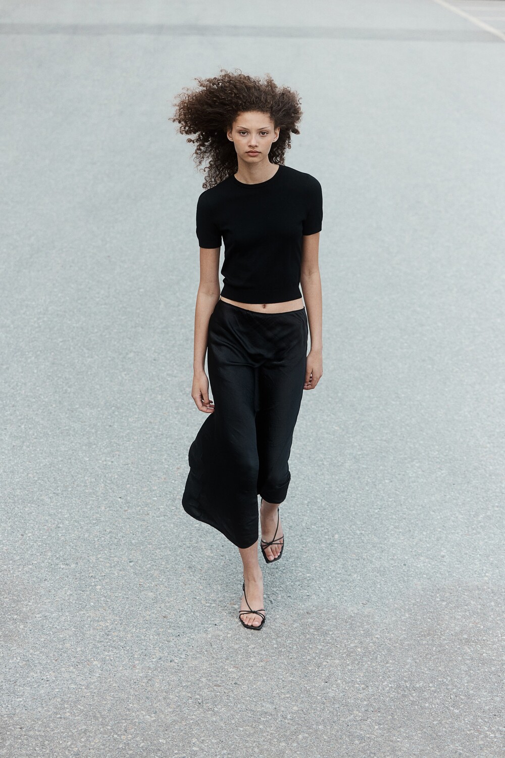 Юбка макси из жатого атласа H&M, черный
Юбка макси из жатого атласа H&M, черный