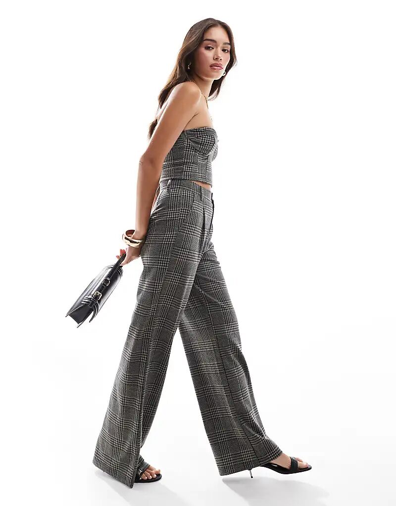 Широкие брюки в клетку от ASOS DESIGN
Широкие брюки в клетку от ASOS DESIGN
