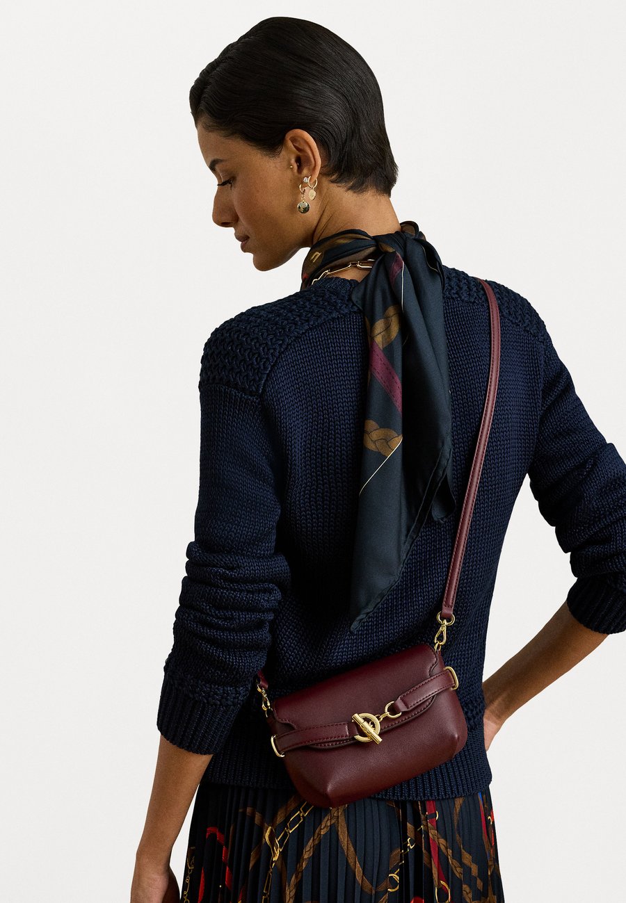 Сумка Lauren Ralph Lauren LEATHER SMALL BLAIKE CROSSBODY BAG, Dark Garnet/Bordeaux
Сумка Lauren Ralph Lauren LEATHER SMALL BLAIKE CROSSBODY BAG, Dark Garnet/Bordeaux