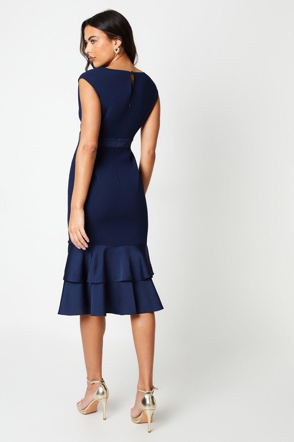 Платье из крепа с атласной спинкой и баской Coast, темно-синий
Платье из крепа с атласной спинкой и баской Coast, темно-синий