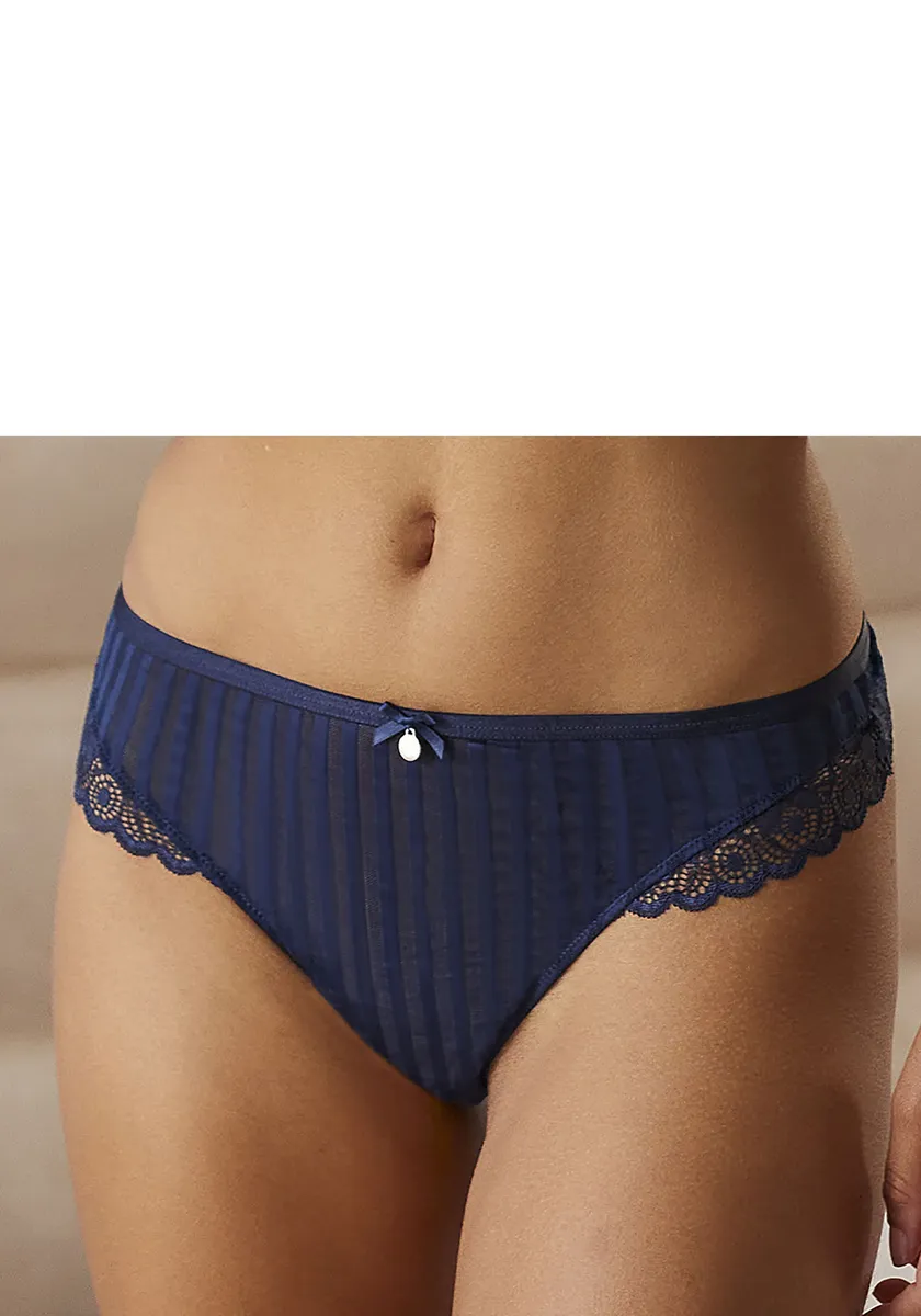 Стринги S.Oliver "Амели" в модном полосатом исполнении, синий 
Стринги S.Oliver "Амели" в модном полосатом исполнении, синий