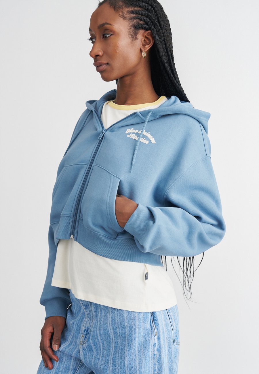 Толстовка New Balance LINEAR HERITAGE FULL ZIP, Shoreline Blue/Blue
Толстовка New Balance LINEAR HERITAGE FULL ZIP, Shoreline Blue/Blue