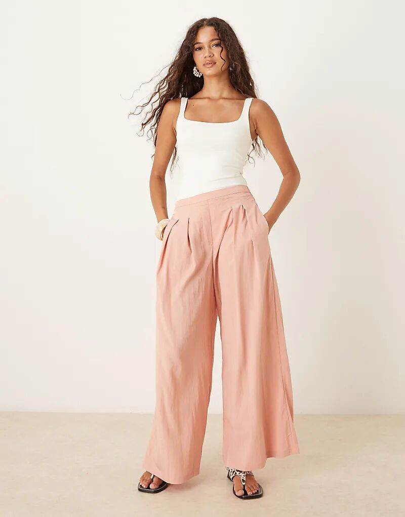 Легкие брюки Mango широкого кроя нежно-розового цвета
Легкие брюки Mango широкого кроя нежно-розового цвета