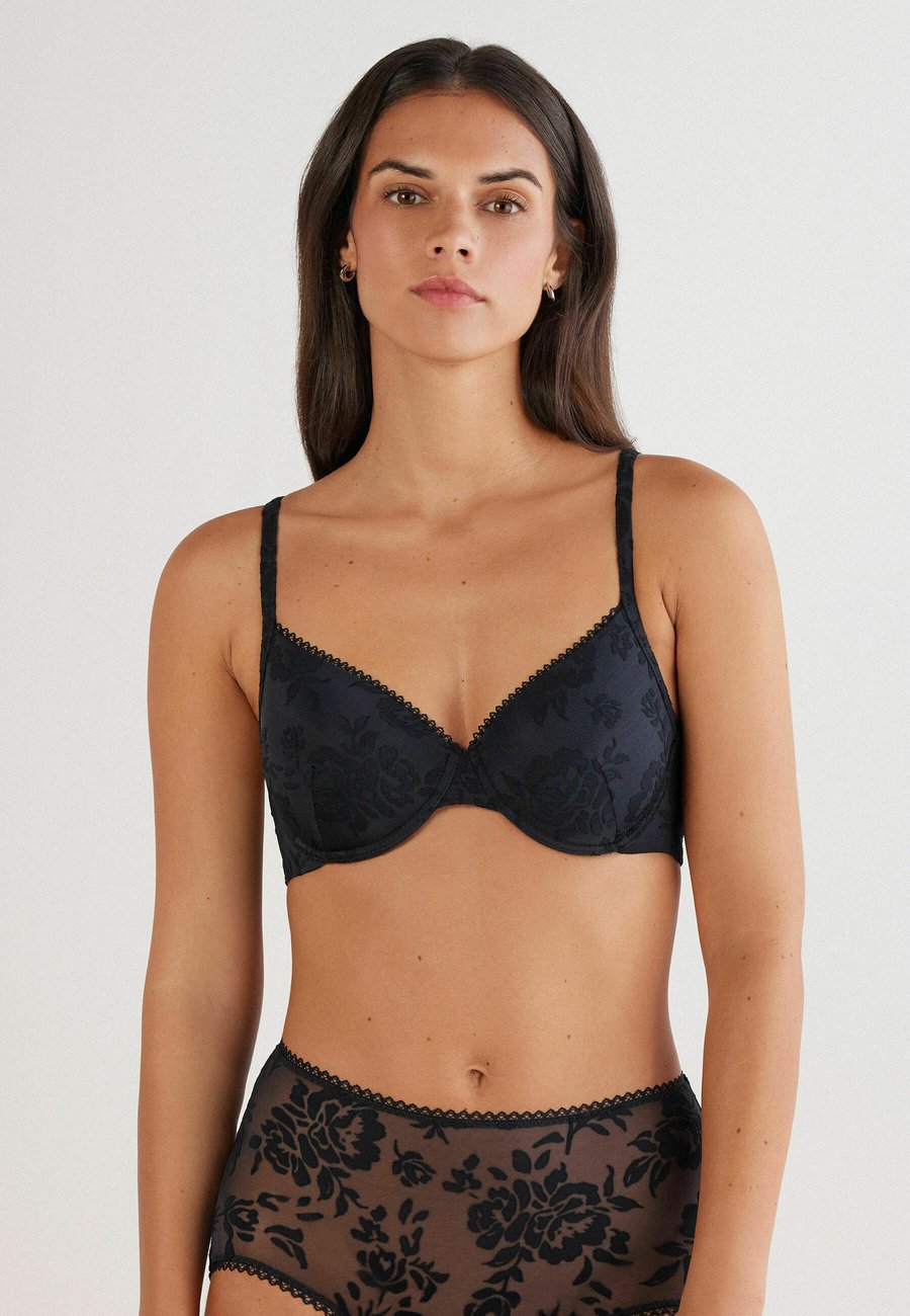 Бюстгальтер Intimissimi FRANCESCA SOFTER THAN A KISS, Black
Бюстгальтер Intimissimi FRANCESCA SOFTER THAN A KISS, Black