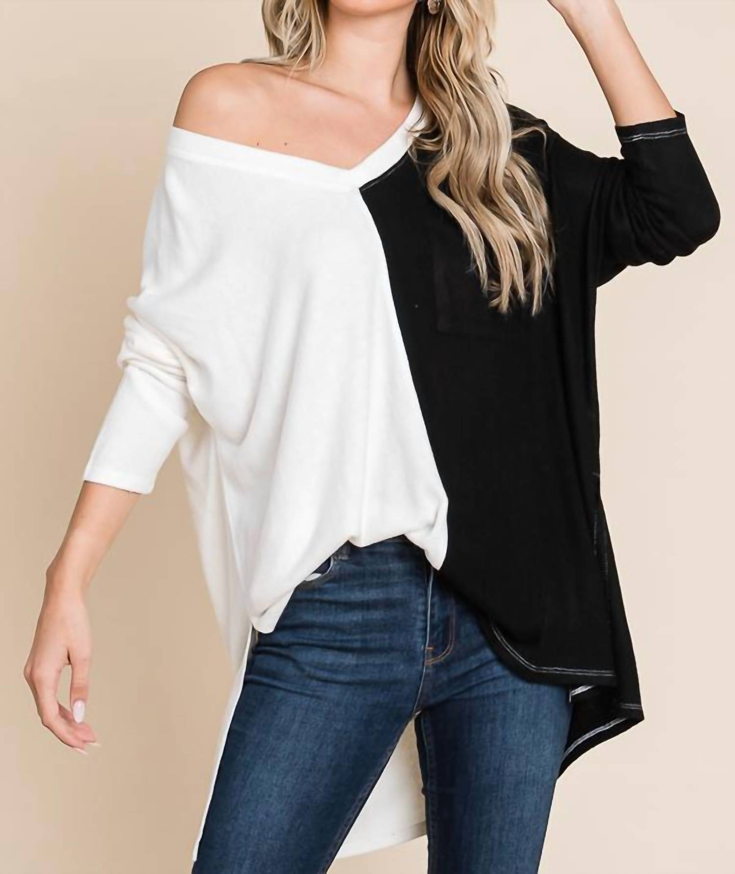 Двухцветный свитер в мягком белом сочетании Culture Code
Двухцветный свитер в мягком белом сочетании Culture Code