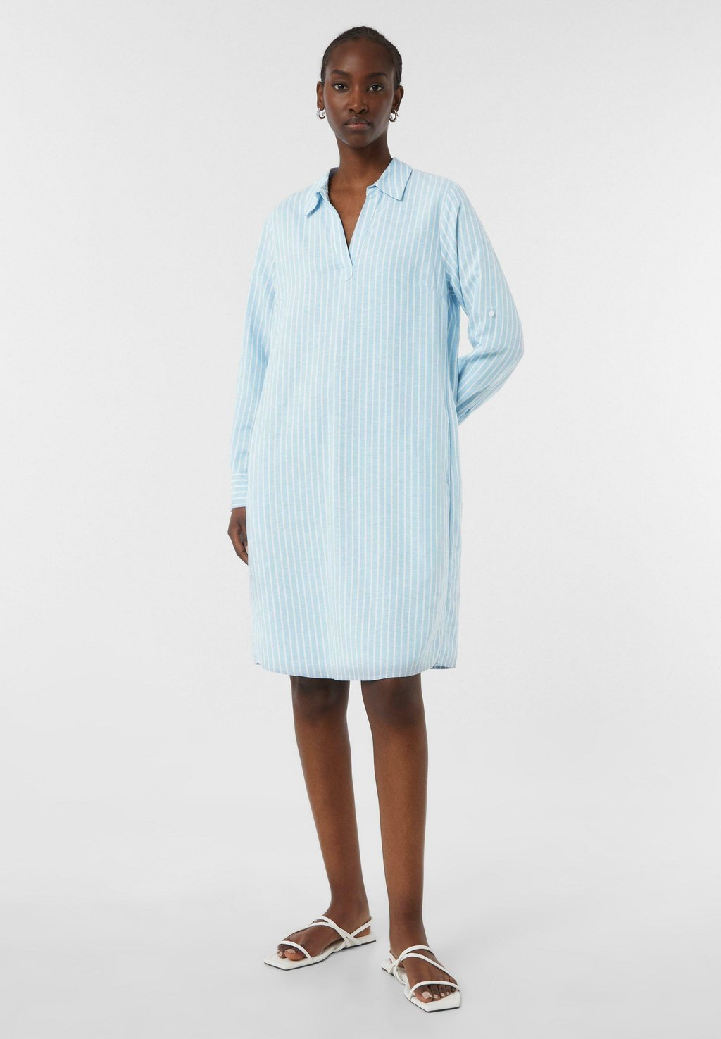 Платье-рубашка GESTREIFTES MIT EINGRIFFTASCHEN comma, светло-голубой
Платье-рубашка GESTREIFTES MIT EINGRIFFTASCHEN comma, светло-голубой