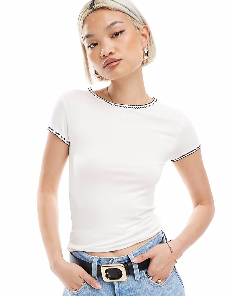 Майка Miss Selfridge с короткими рукавами и круглым вырезом кремового цвета
Майка Miss Selfridge с короткими рукавами и круглым вырезом кремового цвета