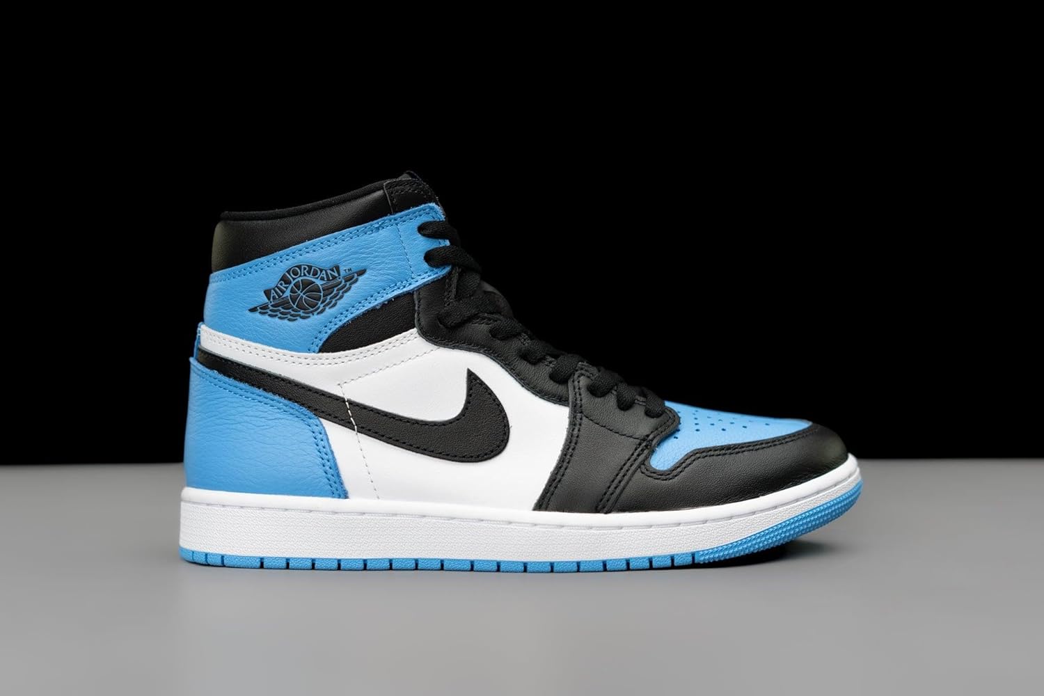 Мужские кроссовки Nike Air Jordan 1 Retro High OG, University Blue/Black/White
Мужские кроссовки Nike Air Jordan 1 Retro High OG, University Blue/Black/White