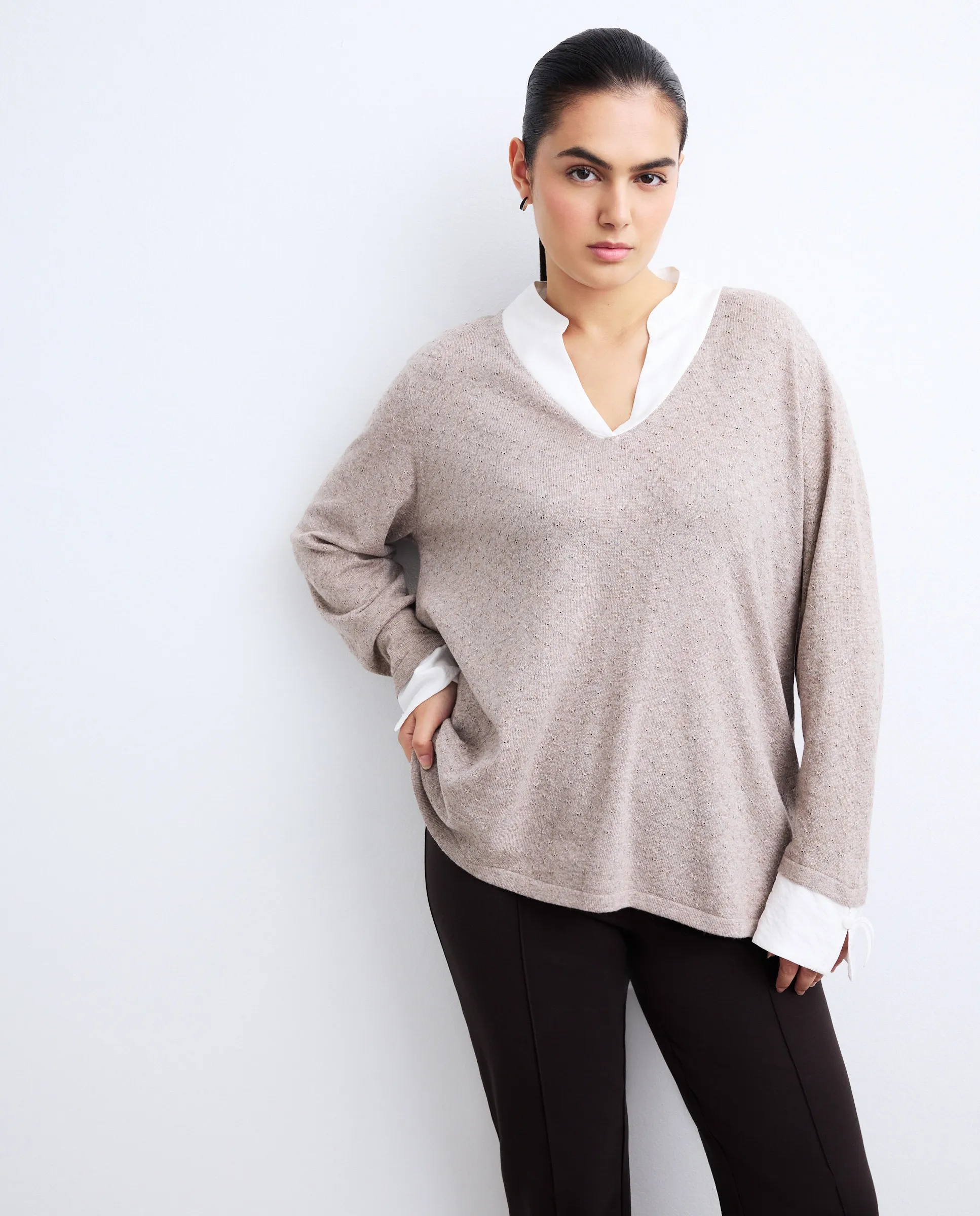 Женский свитер с V-образным вырезом Couchel, бежевый
Женский свитер с V-образным вырезом Couchel, бежевый