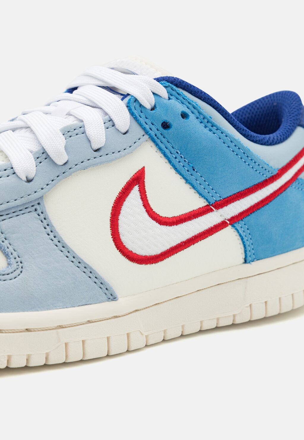 Низкие кроссовки Dunk Unisex Nike, парус/белый/светло-арсенальный синий/темно-королевский синий/спортивно-красный
Низкие кроссовки Dunk Unisex Nike, парус/белый/светло-арсенальный синий/темно-королевский синий/спортивно-красный