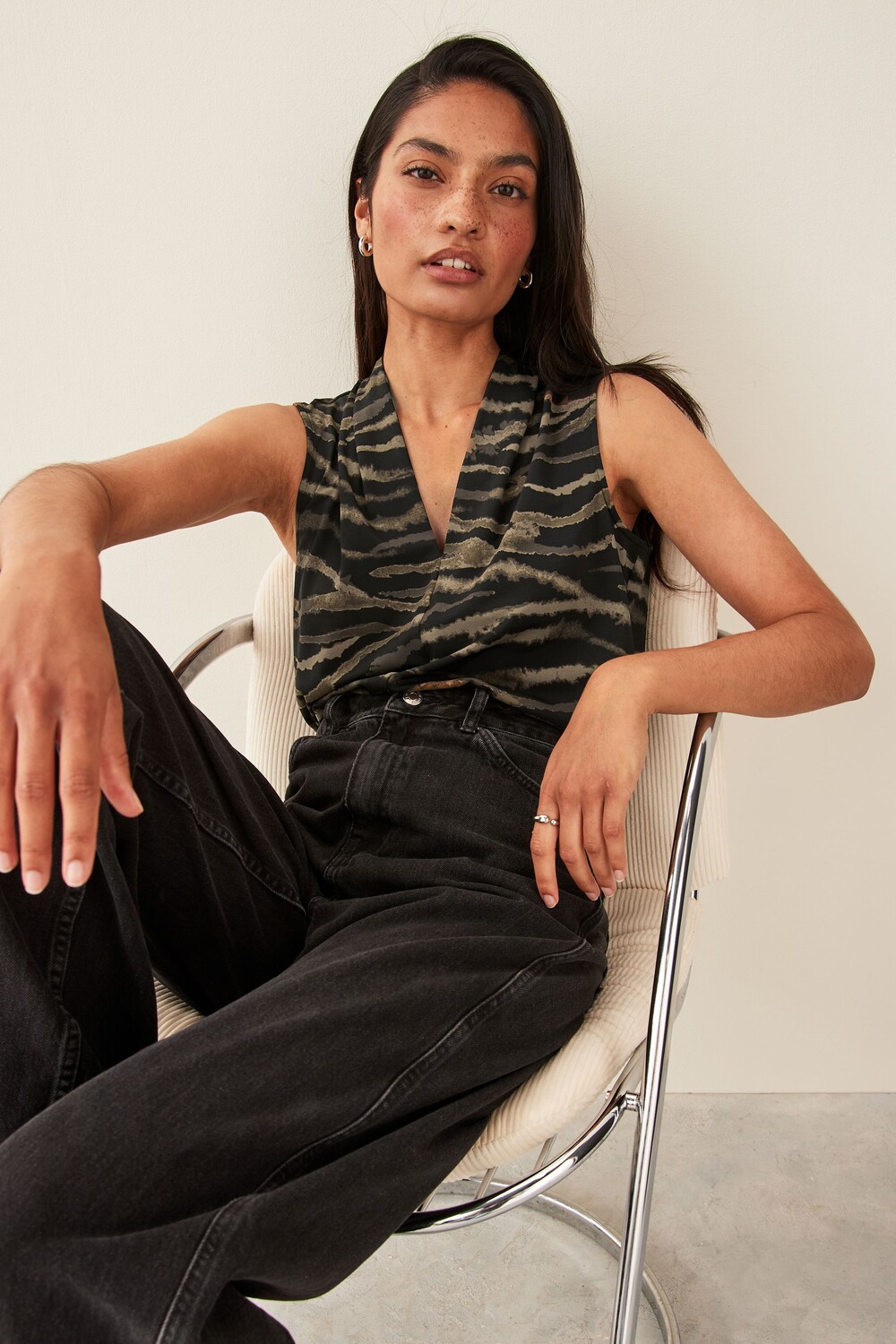 Блузка без рукавов с V-образным вырезом Next, мультиколор
Блузка без рукавов с V-образным вырезом Next, мультиколор