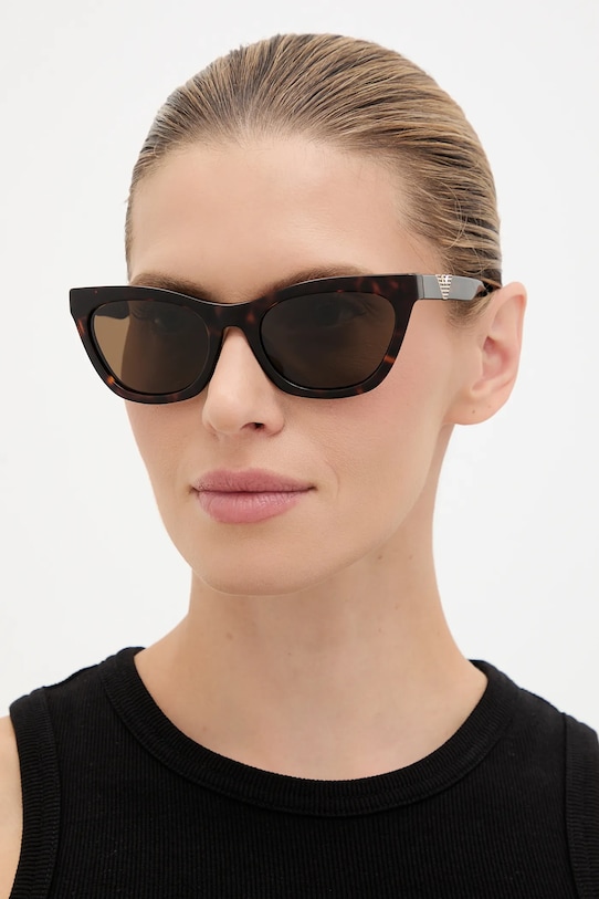 Солнцезащитные очки Emporio Armani, коричневый
Солнцезащитные очки Emporio Armani, коричневый