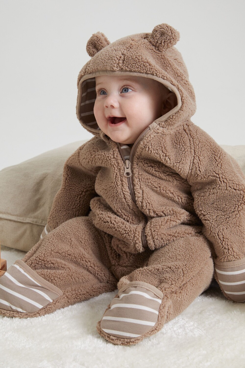 Коричневый флисовый комбинезон для коляски Polarn O Pyret, коричневый
Коричневый флисовый комбинезон для коляски Polarn O Pyret, коричневый