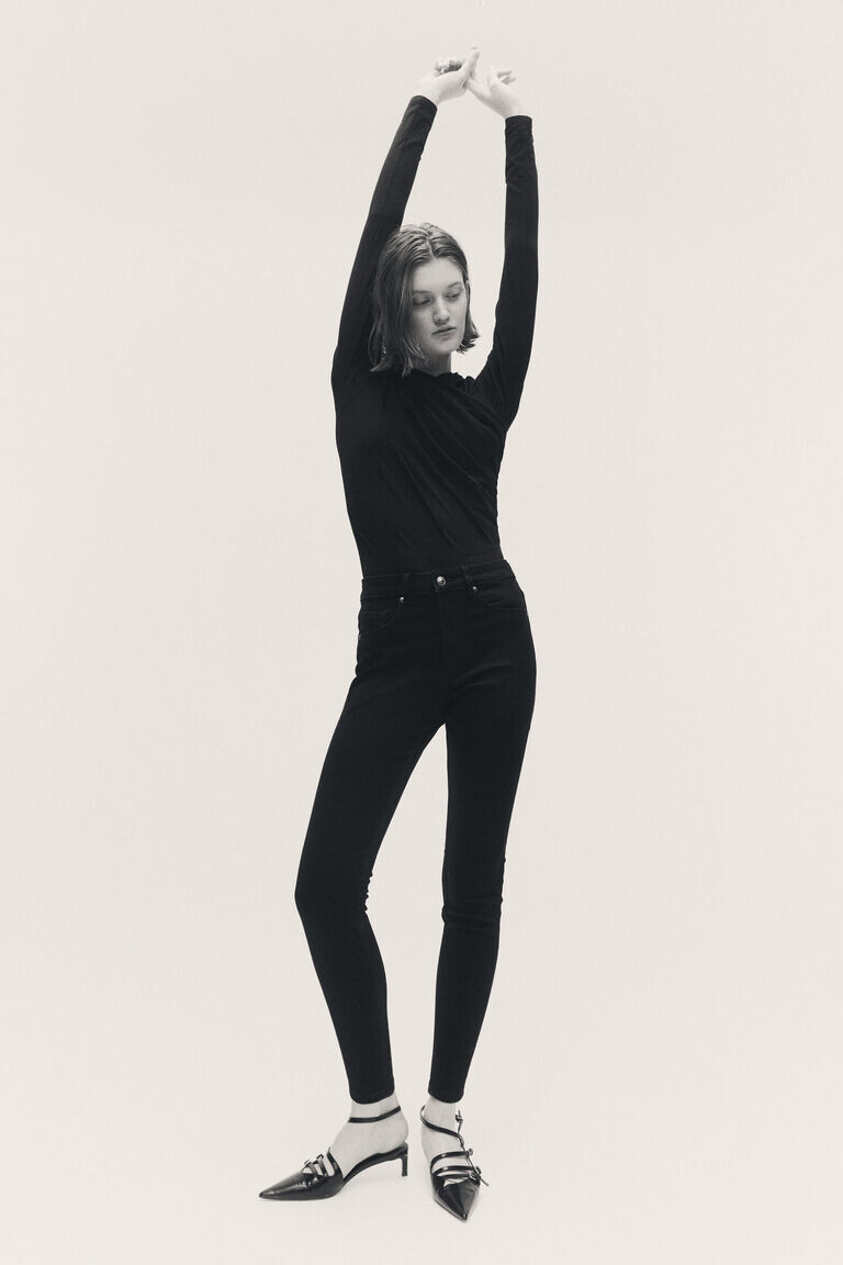 Высокие джинсы скинни H&M, черный
Высокие джинсы скинни H&M, черный