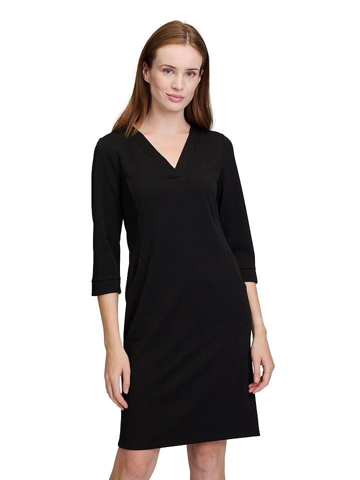 CARTOON Платье в черном
CARTOON Платье в черном